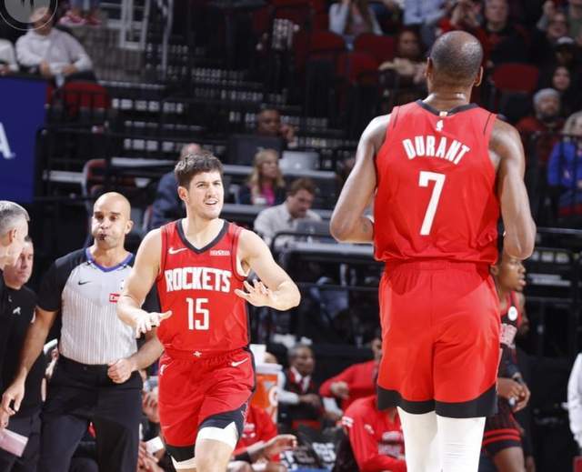 轰18+7拯救火箭！队友一直相信我，小贾感谢全队，乌度卡也清醒了