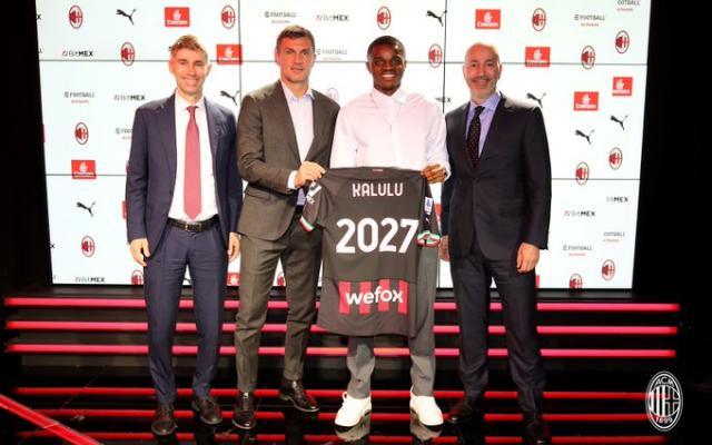 华体会官网-【人物】全新米兰的后防杰作，卡卢卢续约至2027