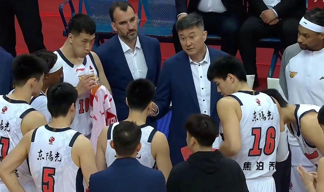 HTH Sports-广东男篮消息！萨姆纳伤缺两周 焦伯乔拒绝归队 朱芳雨寻救火外援
